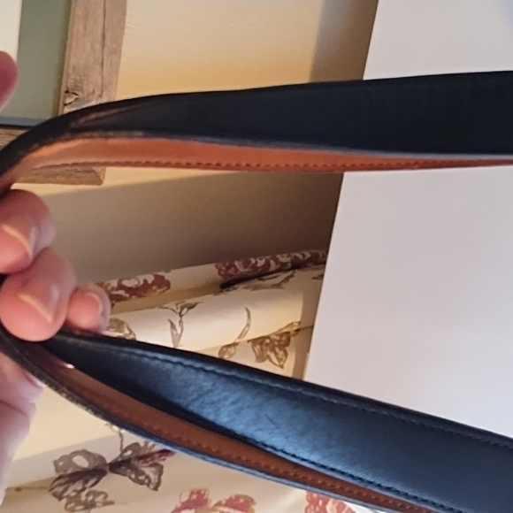 Coach purse in VGC. Black. - Picture 5 of 12